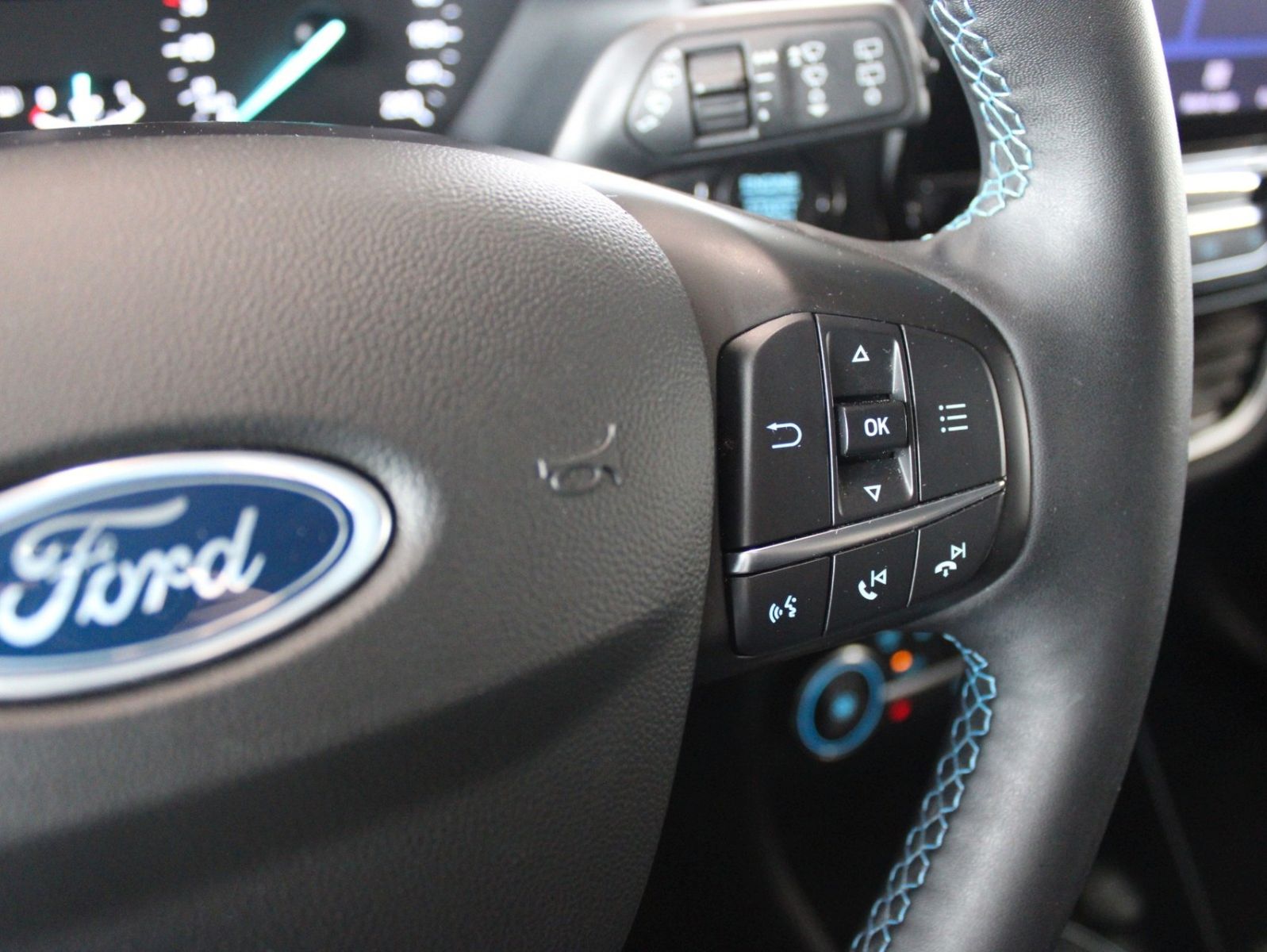 Fahrzeugabbildung Ford Fiesta Hybrid Active X LED ACC Winter + Park Pak