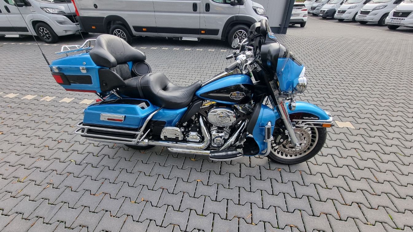 Photo of Harley-Davidson Elektra Glide,Radio,Koffer