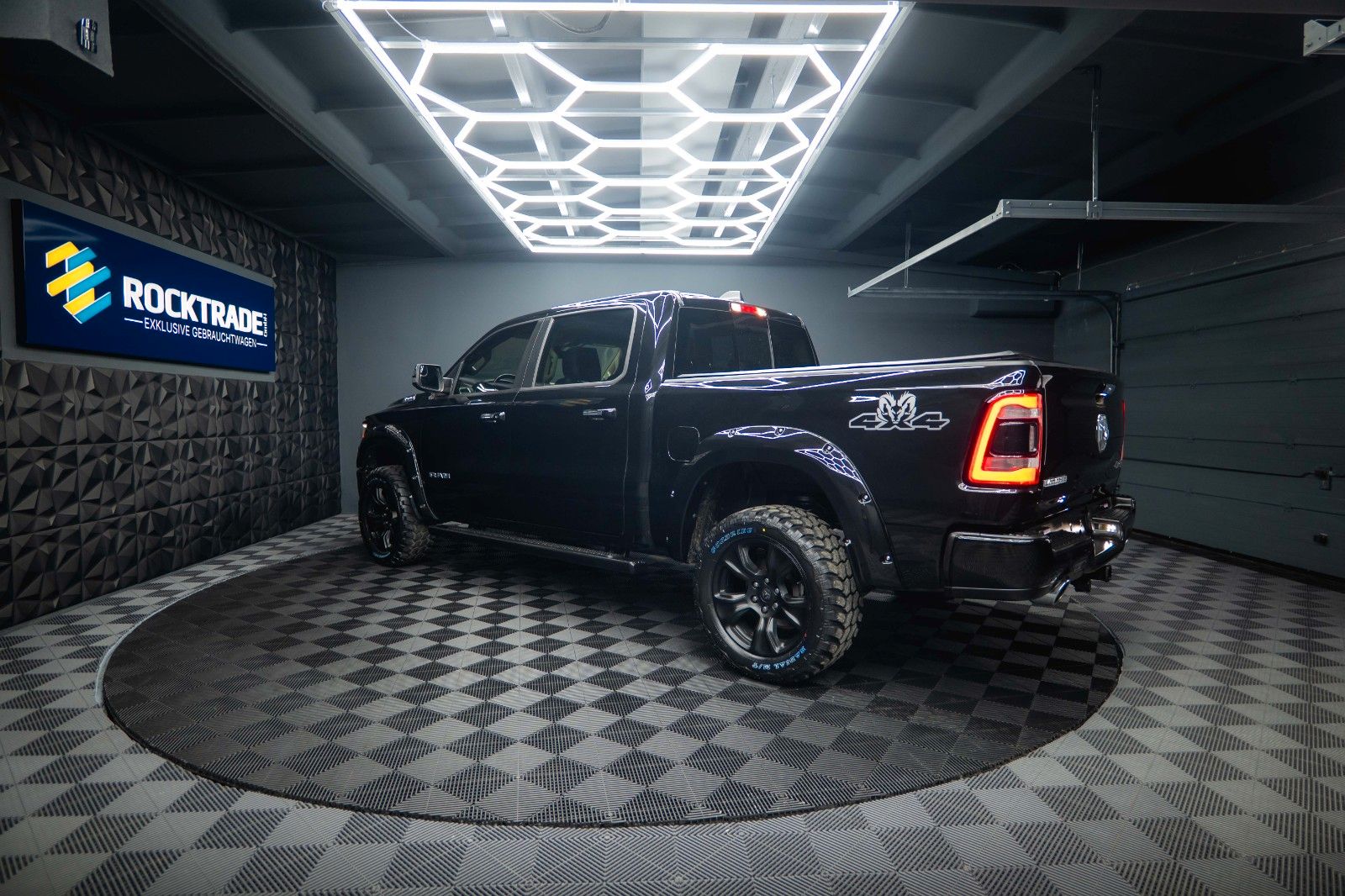 Fahrzeugabbildung Dodge RAM 5.7 V8 HEMI 4x4 LARAMIE Offroad Night LED