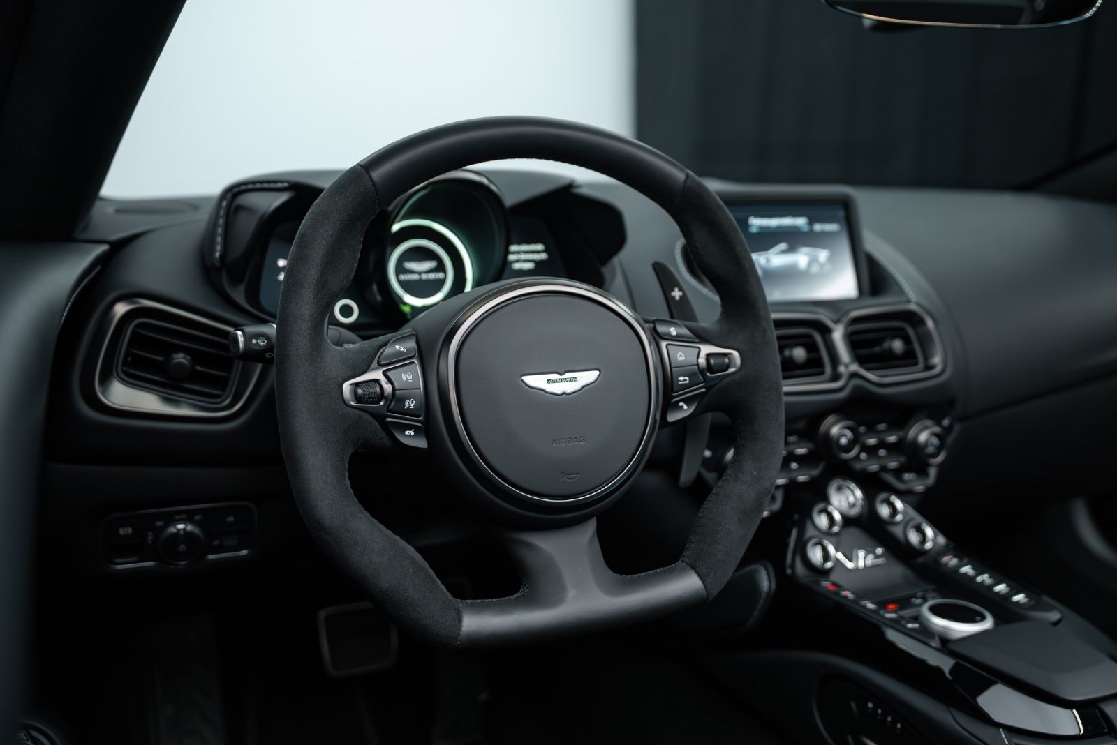 Fahrzeugabbildung Aston Martin V12 Vantage Roadster TOP GEPFLEGT/CARBON SEAT