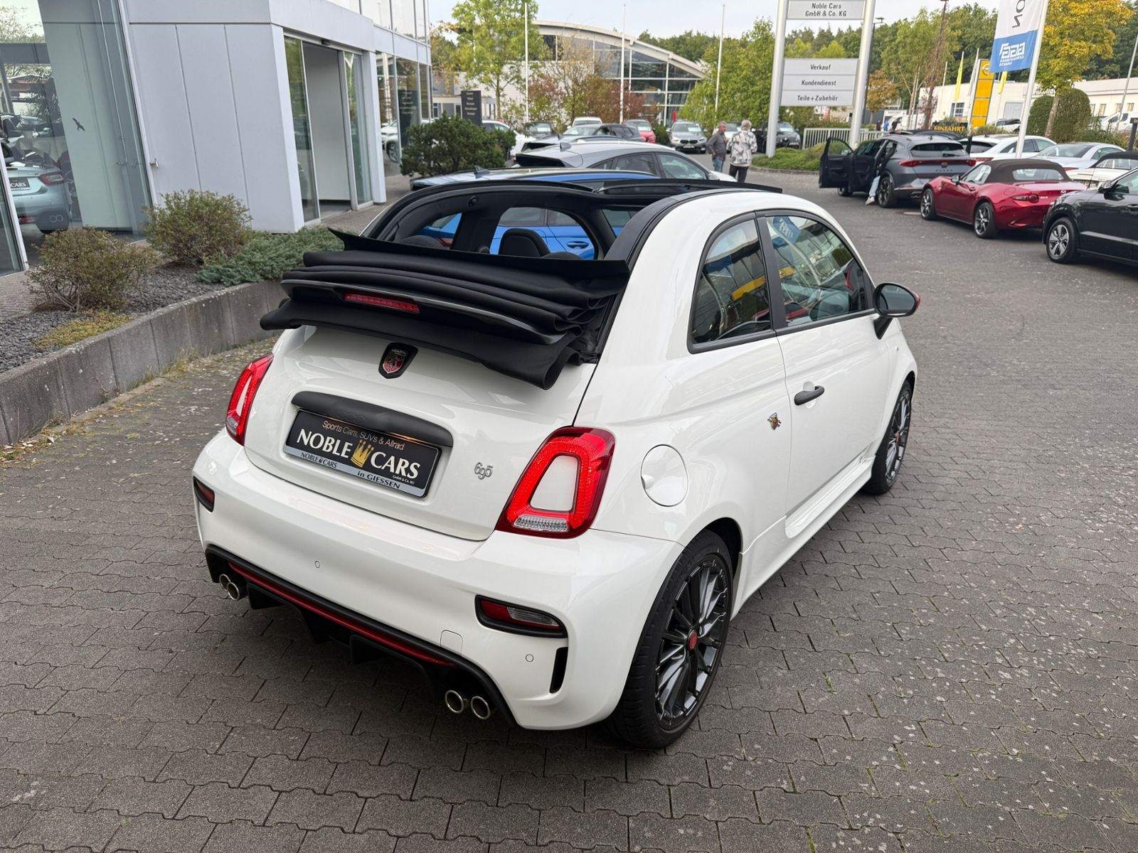 Fahrzeugabbildung Abarth 695C SABELT BREMBO RED-Paket CarPlay