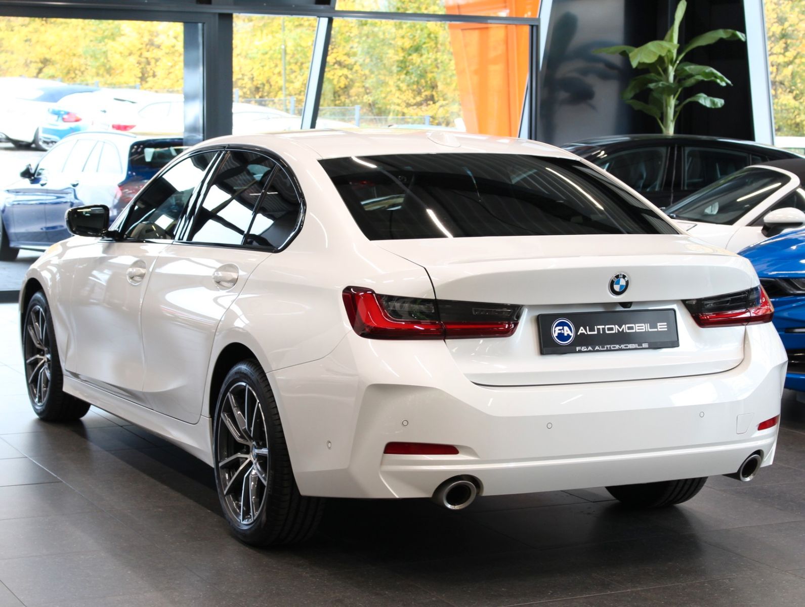 Fahrzeugabbildung BMW 320i LED*Standhzg*HUD*Memory*Harman Kardon