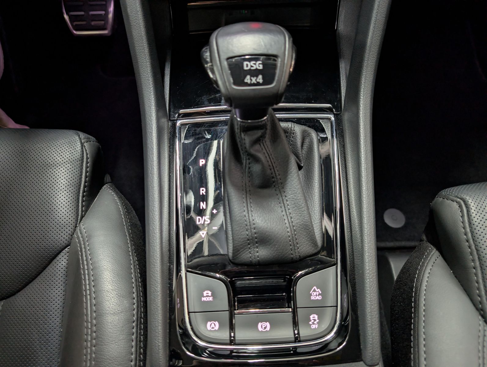 Fahrzeugabbildung SKODA Kodiaq L&amp;K 4x4 CANTON LEDER 360° ACC MEMO VIRT