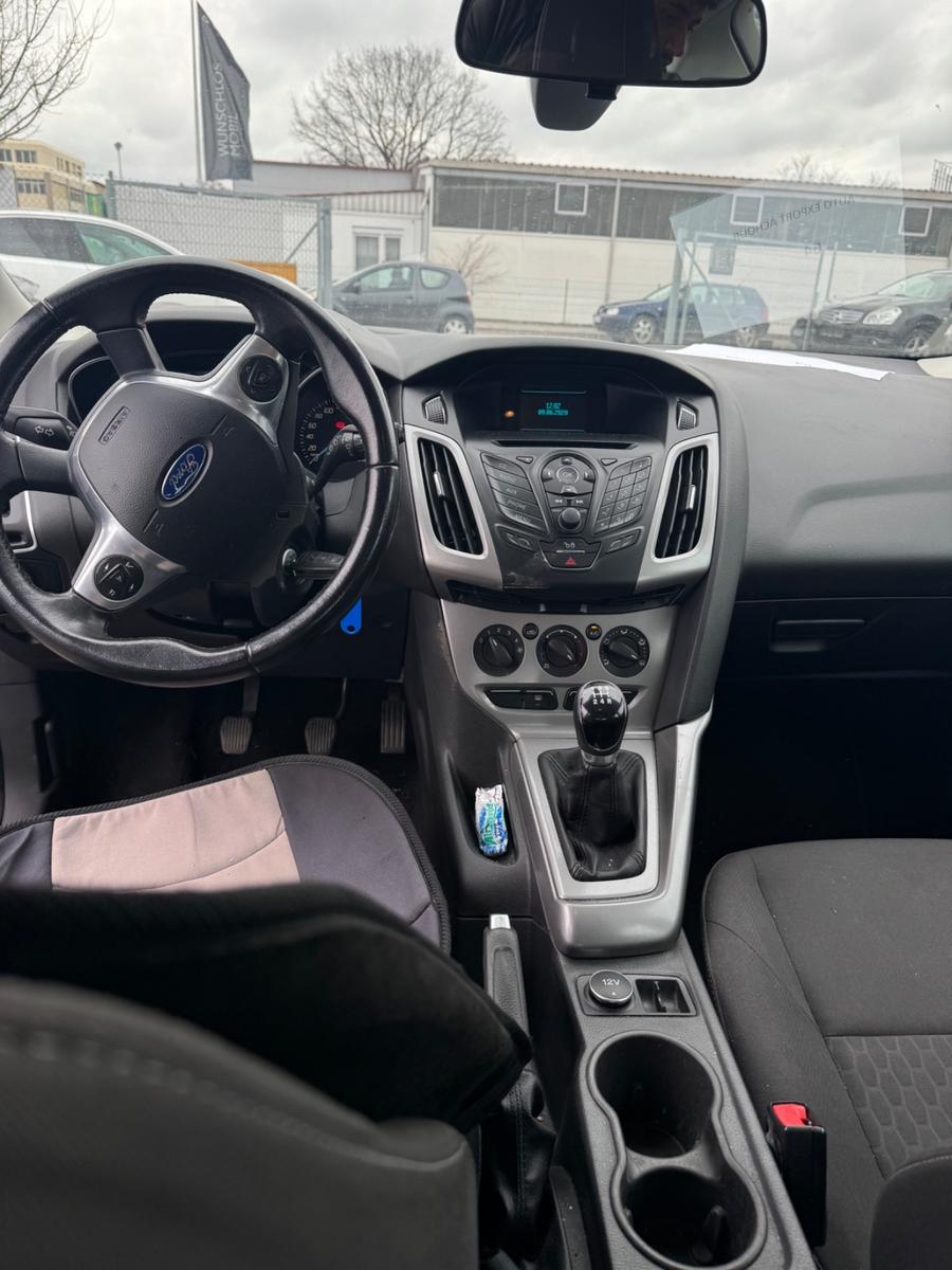 Ford Focus 2014 — photo 12