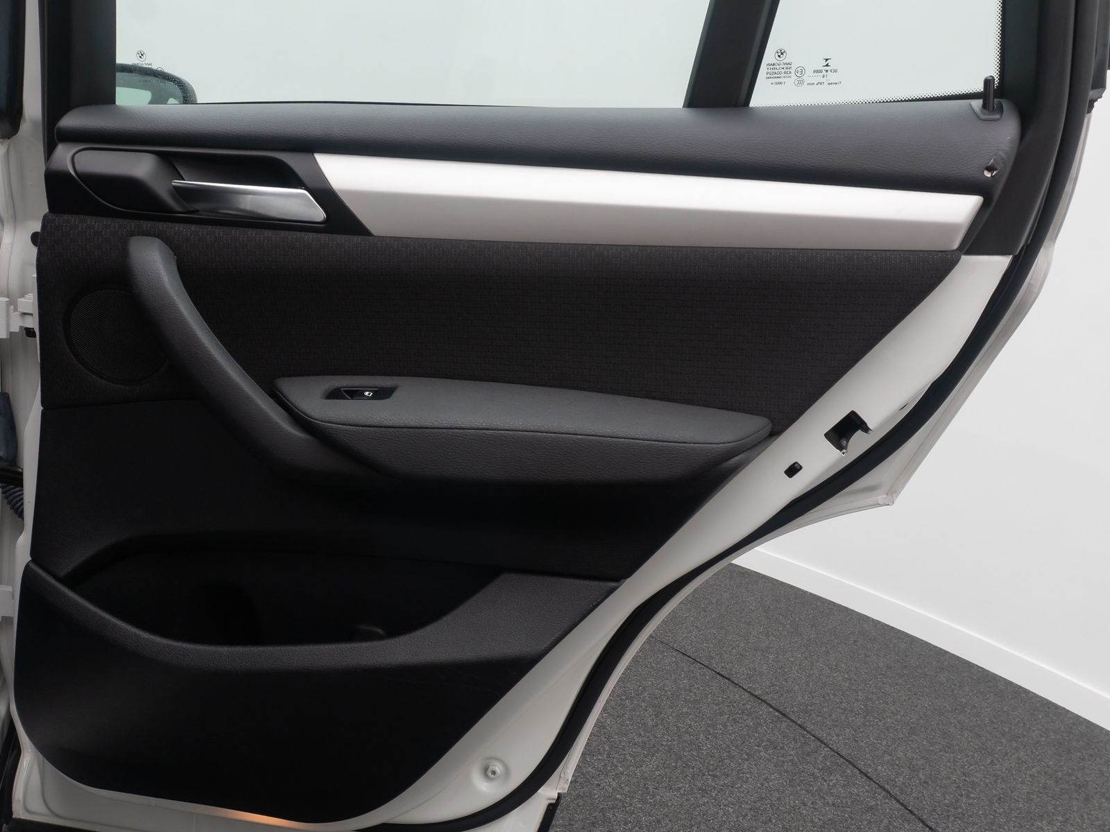 Fahrzeugabbildung BMW X3 sD18d HUD Bi-Xenon FernlichAss NavviBisiness