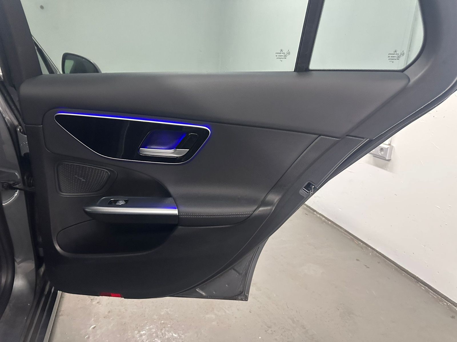 Fahrzeugabbildung Mercedes-Benz C 300 e T Autom.*LED*KAMERA*DISTRO*AMBILIGHT