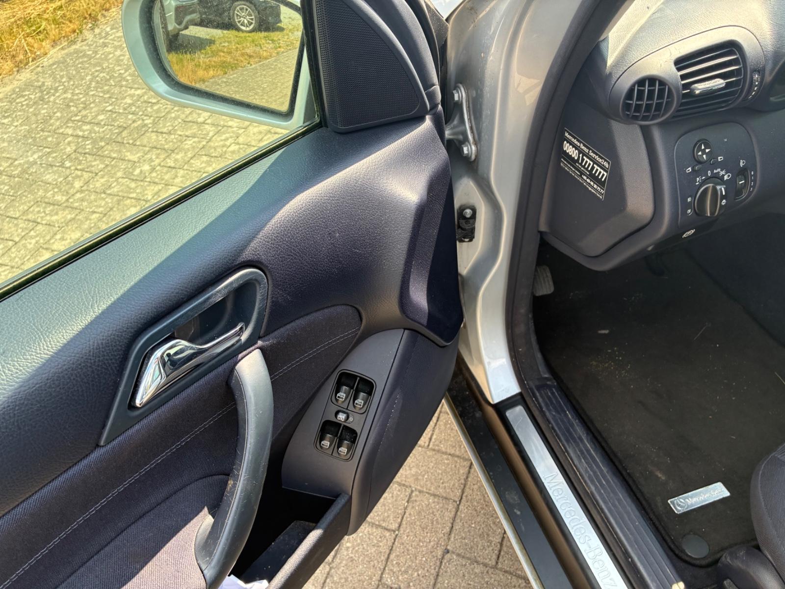 Mercedes-Benz C180 2005 — photo 10