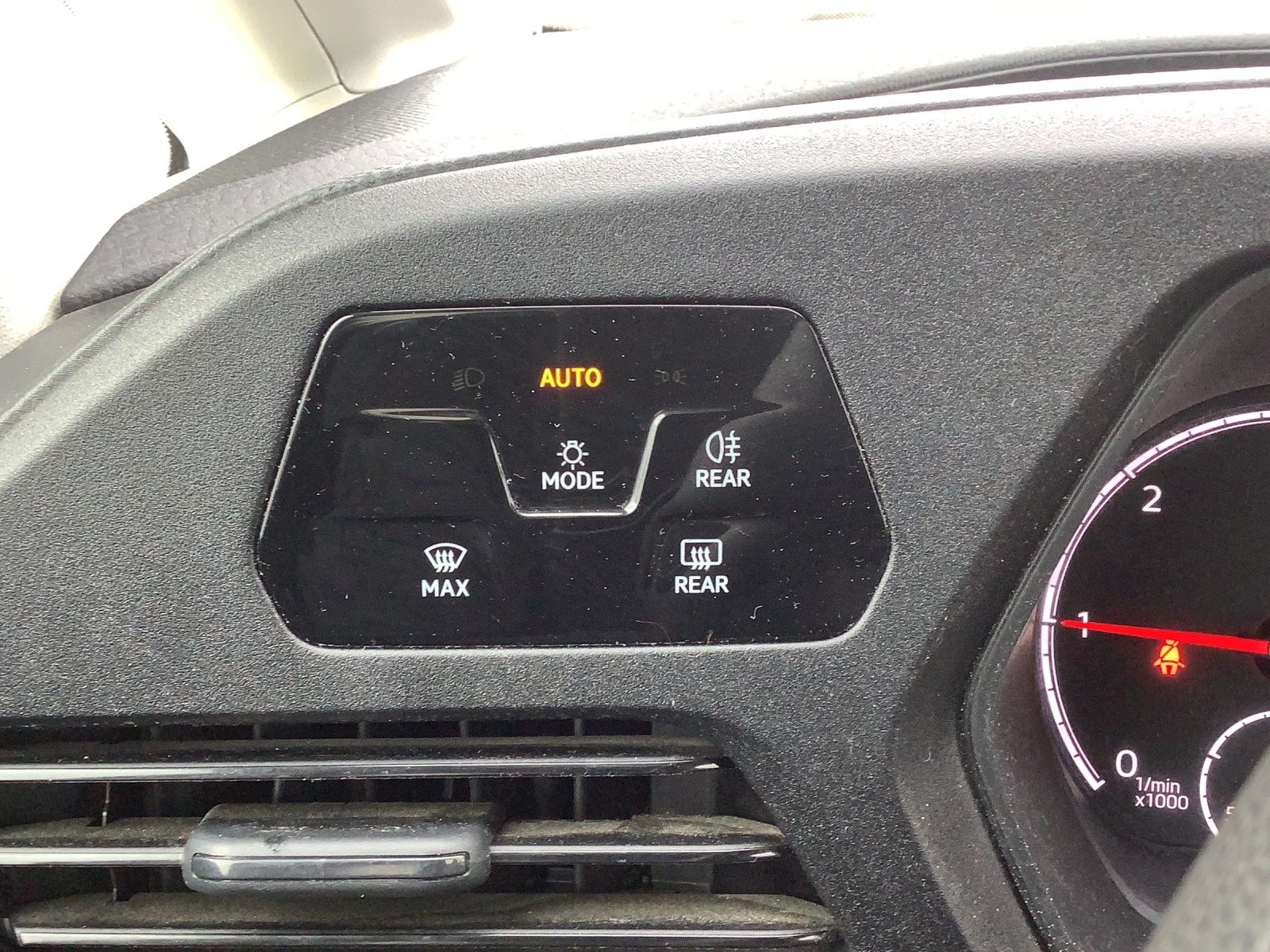 Fahrzeugabbildung Volkswagen Caddy Kombi TDI LED Climatronic GRA PDC