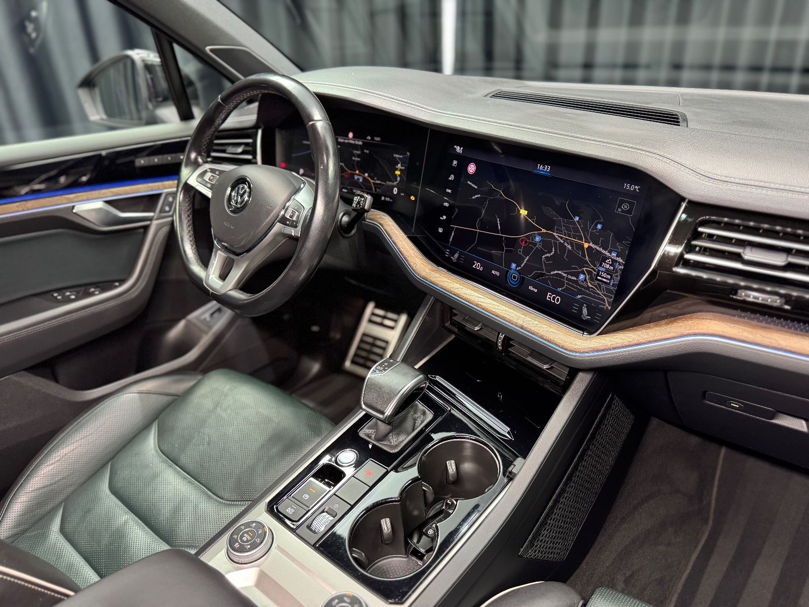 Fahrzeugabbildung Volkswagen Touareg 4.0 TDI V8 Atmosphere 4Motion|R-LINE|AHK