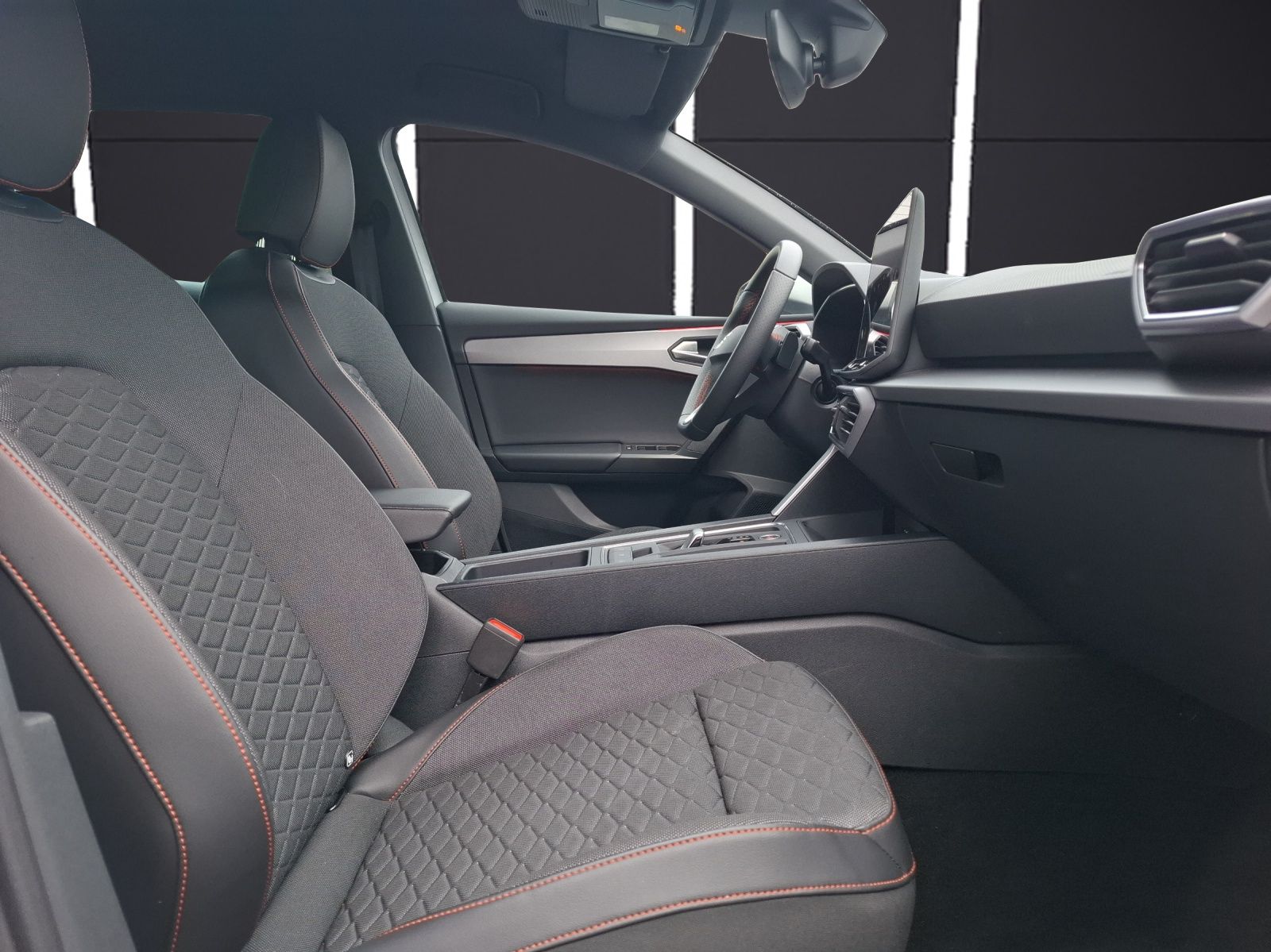 Fahrzeugabbildung SEAT Leon ST eTSI FR DSG LED Navi VC ACC RFK SH