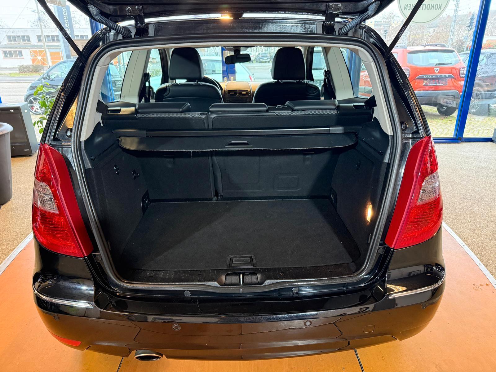 Mercedes-Benz A 180 Elegance / Teilleder / Automatik / Klima