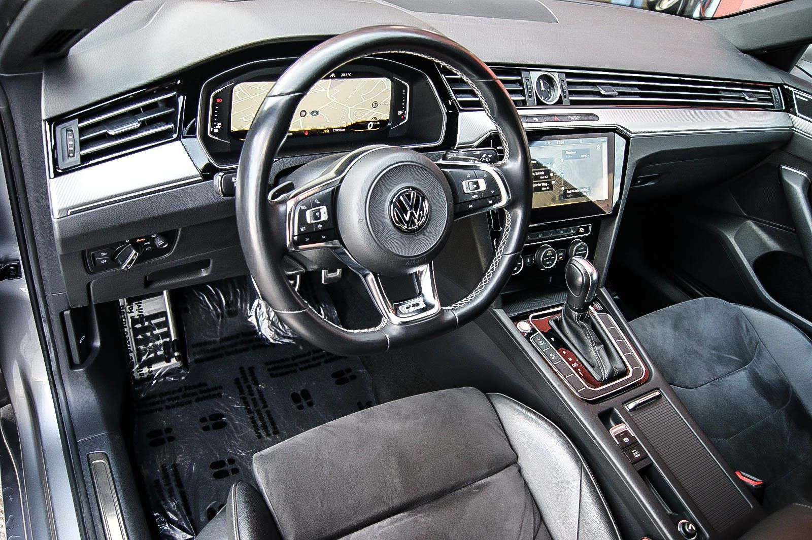 Fahrzeugabbildung Volkswagen Arteon R-Line 4Motion HEADUP PANORAMA STANDHEIZG