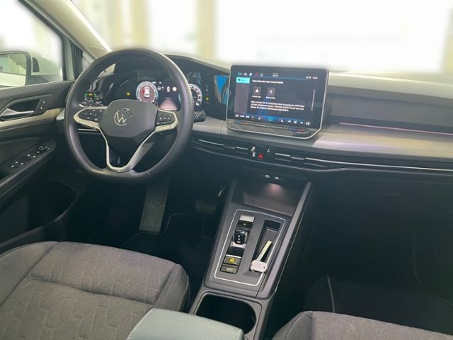 Fahrzeugabbildung Volkswagen Golf 1.5 eTSI DSG Life KESSY GJR LED APP-CONNECT