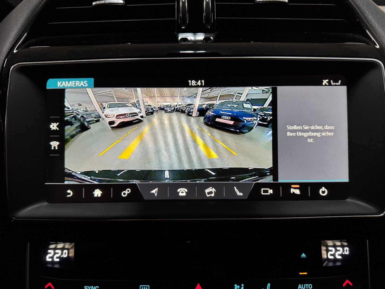 Fahrzeugabbildung Jaguar XE 2.0 d 8GT LANDMARK R-SPORT BLACK EDITION VOLL