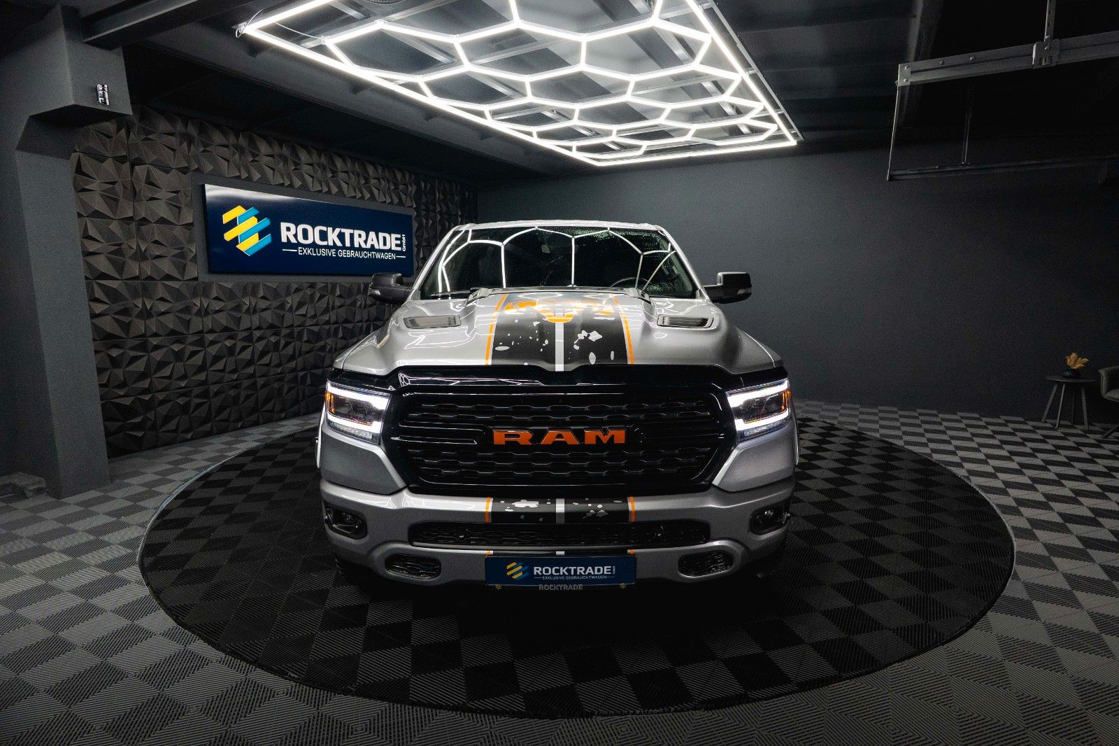 Fahrzeugabbildung Dodge RAM 5.7 V8 HEMI 4x4 OFFROAD Night-Paket *LED*19%