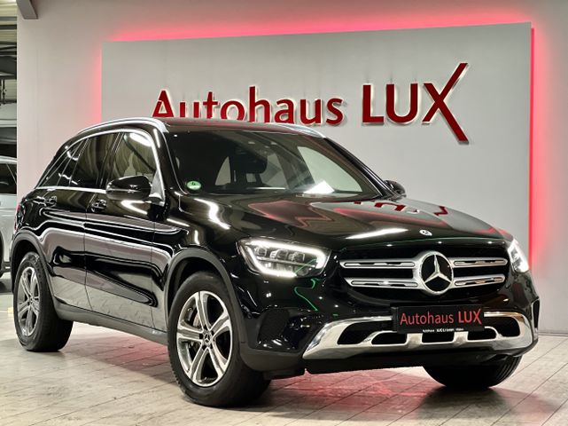 Mercedes-Benz GLC 200 PANORAMA/4M/HEAD-UP/LED/KEYLESS/R-KAM