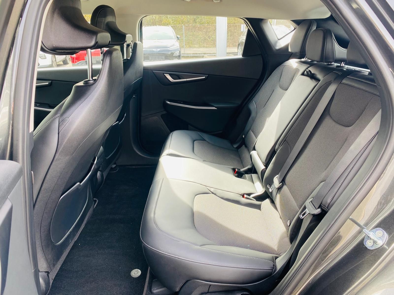 Fahrzeugabbildung Kia EV6 2WD LEDER+LED+ACC+KAMERA+SHZ+DAB+WP+19"+