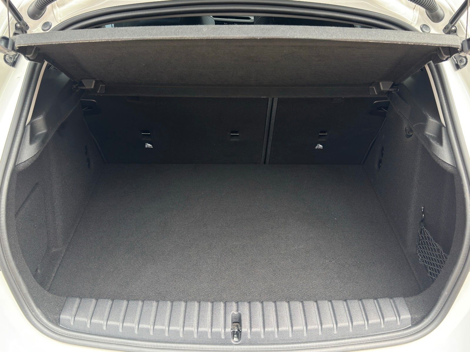 Fahrzeugabbildung BMW 120i Aut. Adap. LED CAM SHZ LHZ KZG CarPlay