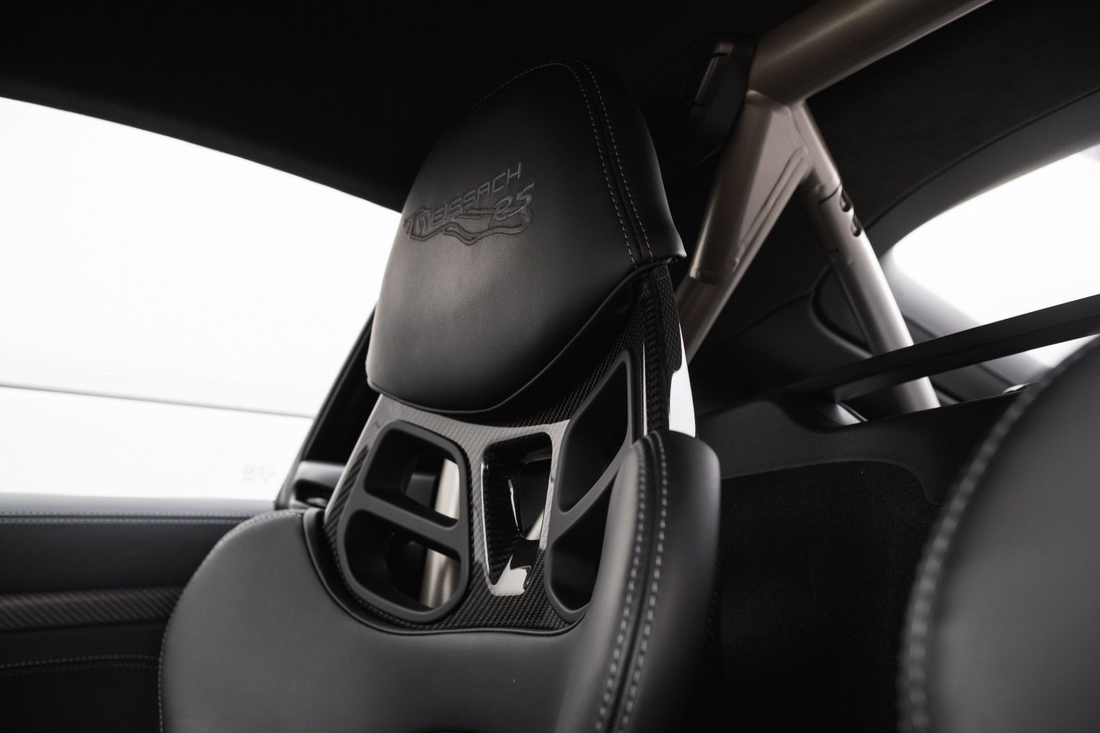 Fahrzeugabbildung Porsche Cayman 718 GT4RS-Lift-Weissach-Paket-BOSE-