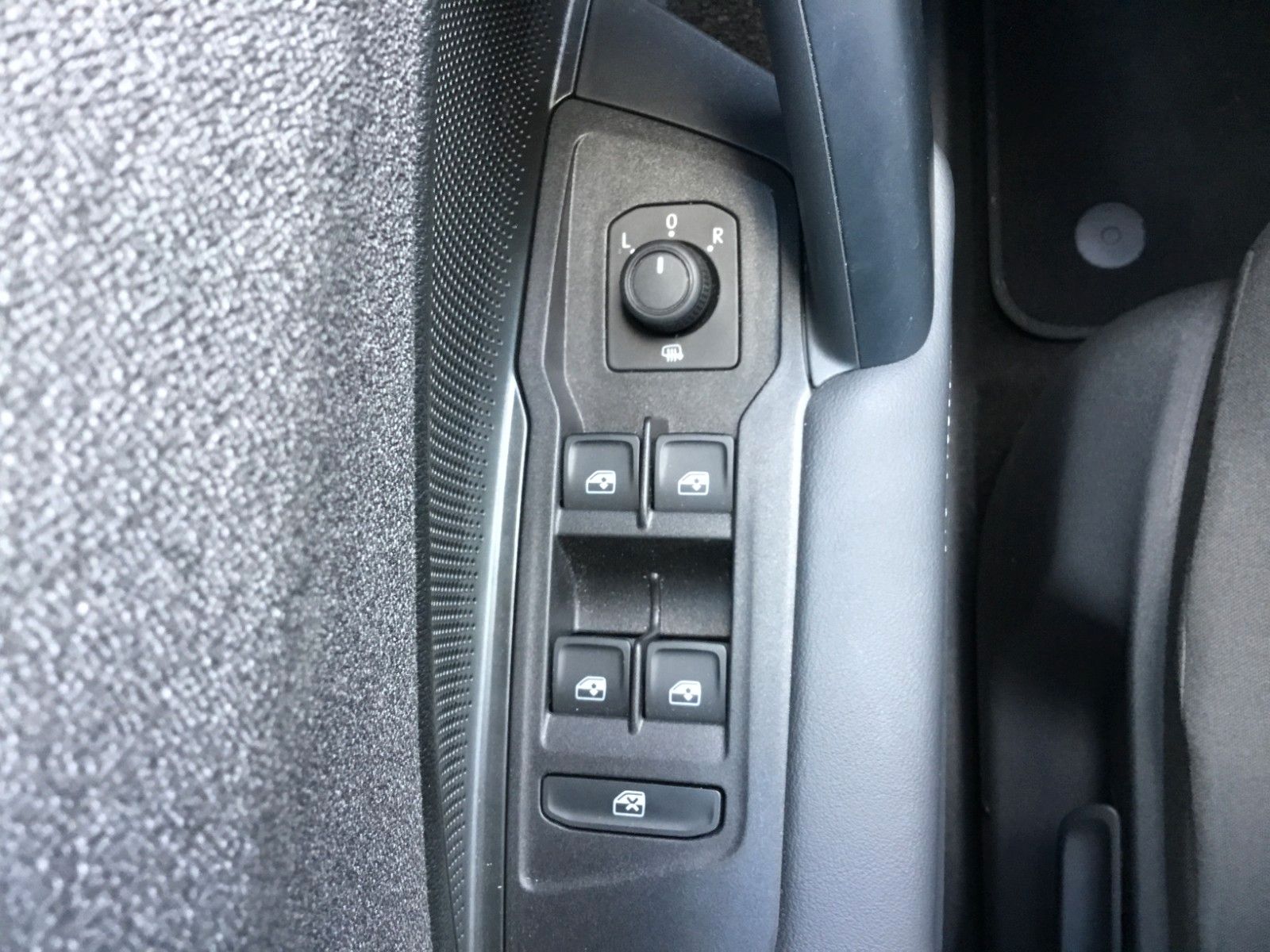 Fahrzeugabbildung Volkswagen Tiguan 1.5 eTSI DSG+AHK+LED+Kamera+Sitzheizung