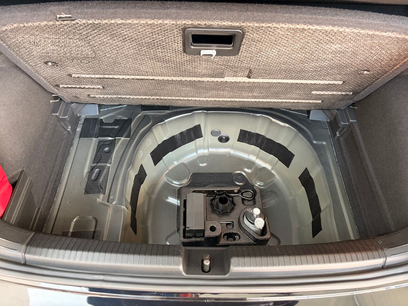 Fahrzeugabbildung Volkswagen Polo Life 1.0 TSI +Navi + IQ.Drive + Climatronic