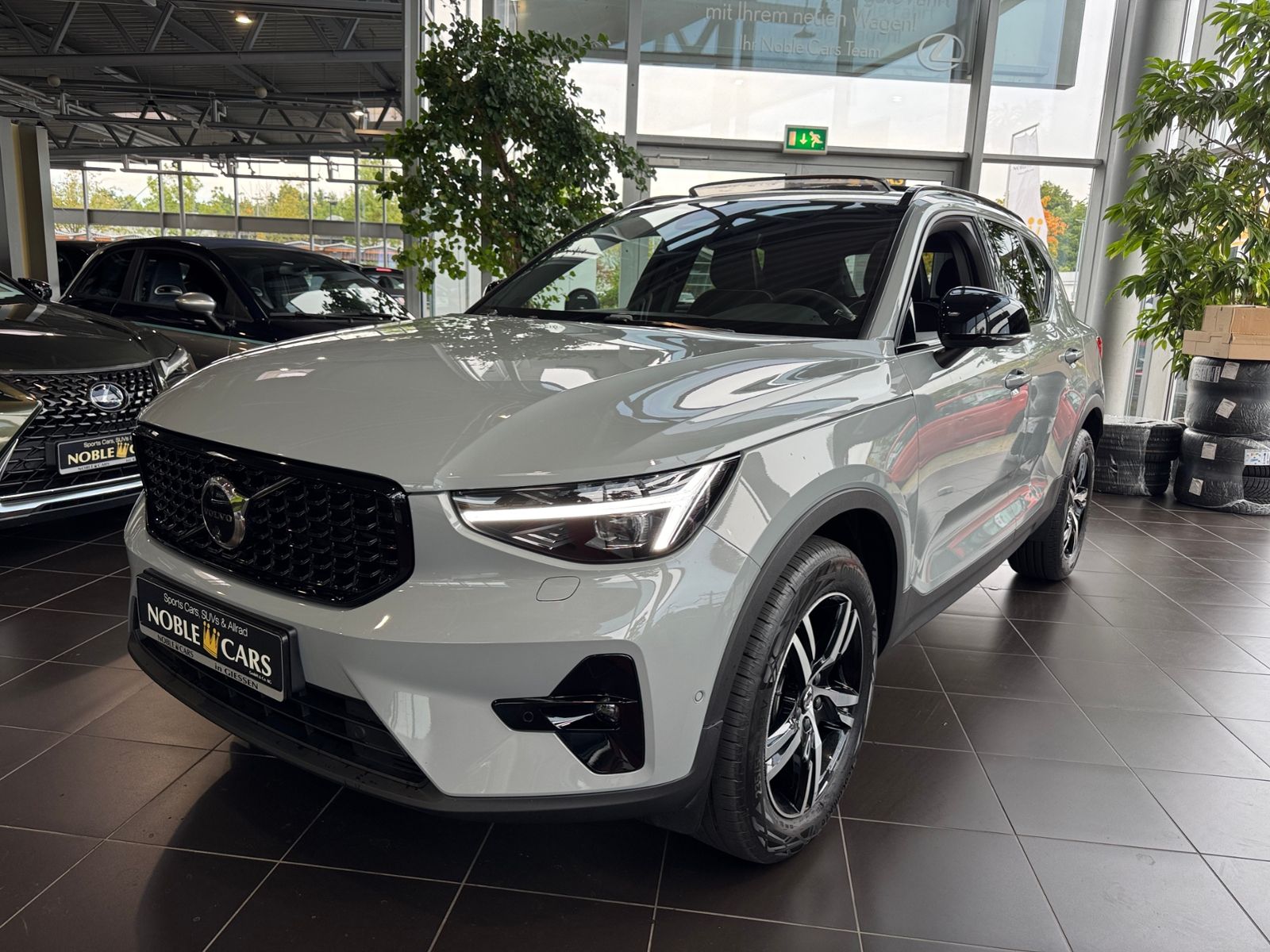Fahrzeugabbildung Volvo XC40 Plus Dark 2WD NAVI LED AHK PANO