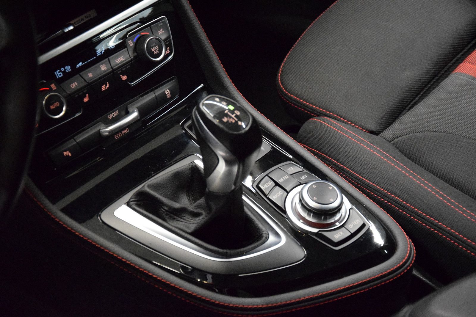 Fahrzeugabbildung BMW 218d Active Tourer LED Sitzheizung NAV Isofix