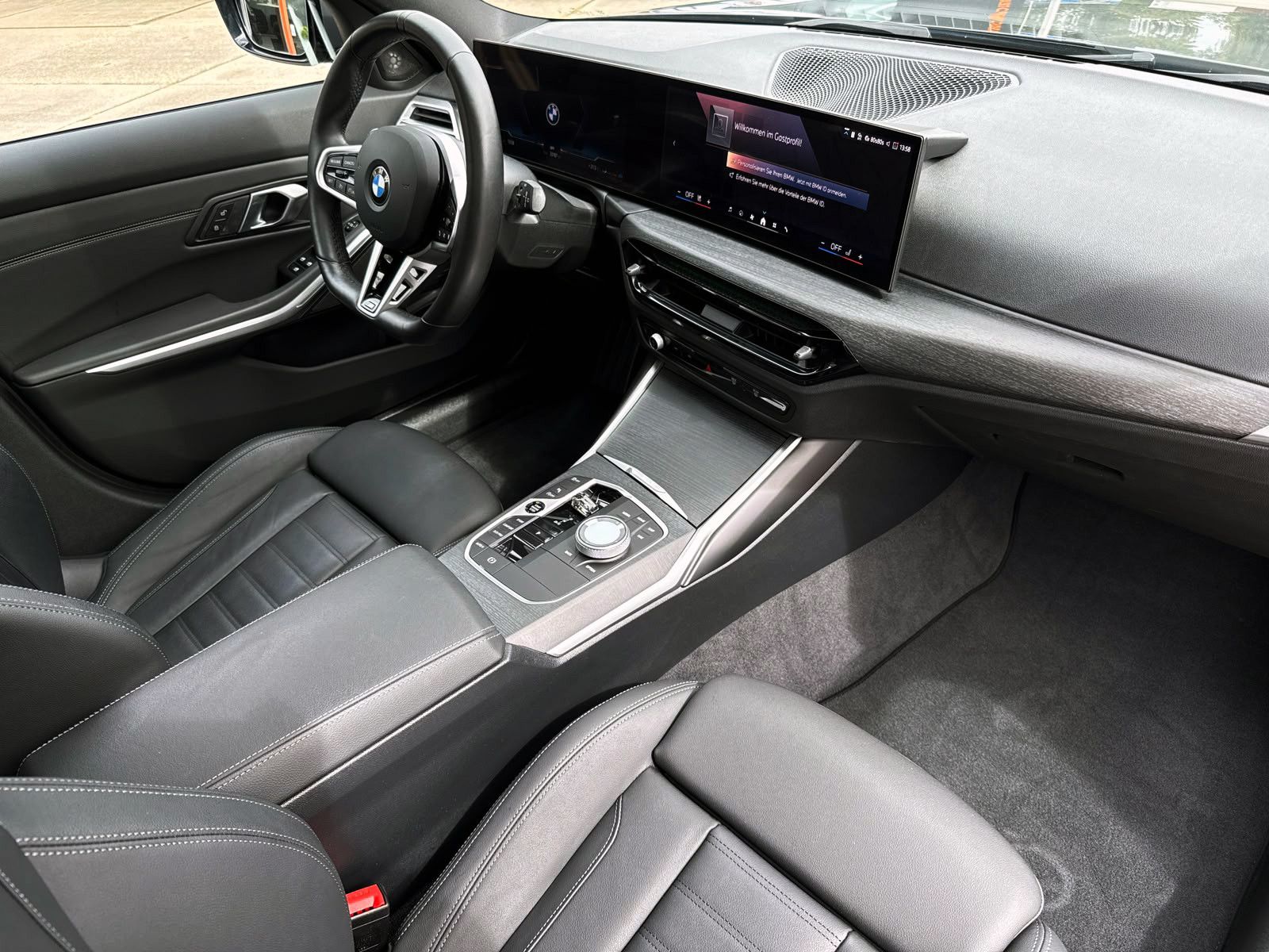 Fahrzeugabbildung BMW 320i Touring Steptr. M-Sport PANO LED KAM H&K BT
