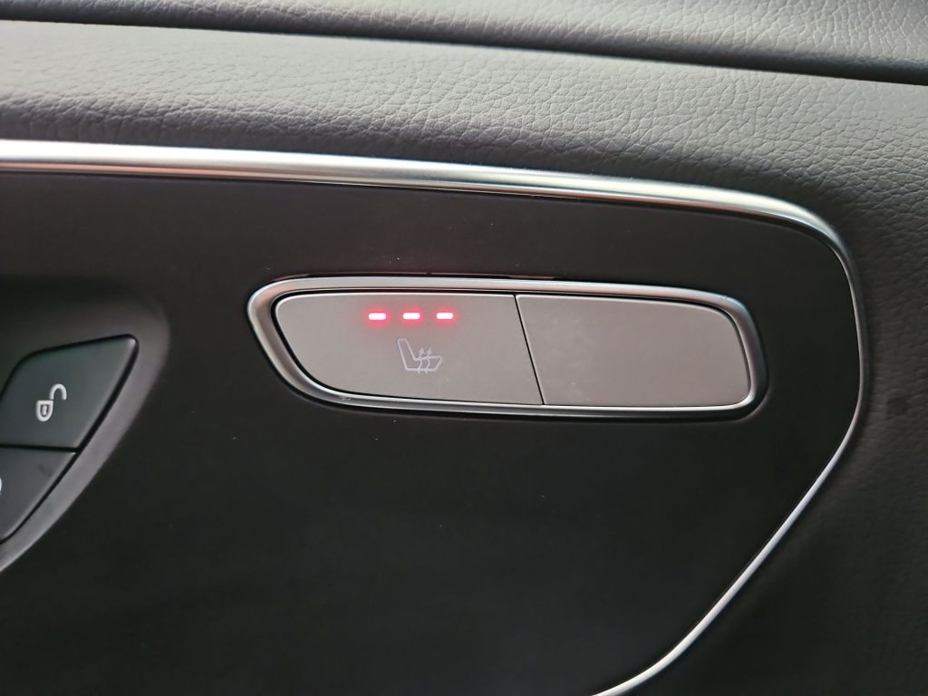 Fahrzeugabbildung Mercedes-Benz V 300 d AVG lang 7 Sitze STHZ DISTRONIC AHK SOUN