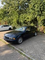 BMW E39 530i Schalter - BMW 530 mit Benzin-Antrieb: Limousine, 530i E39