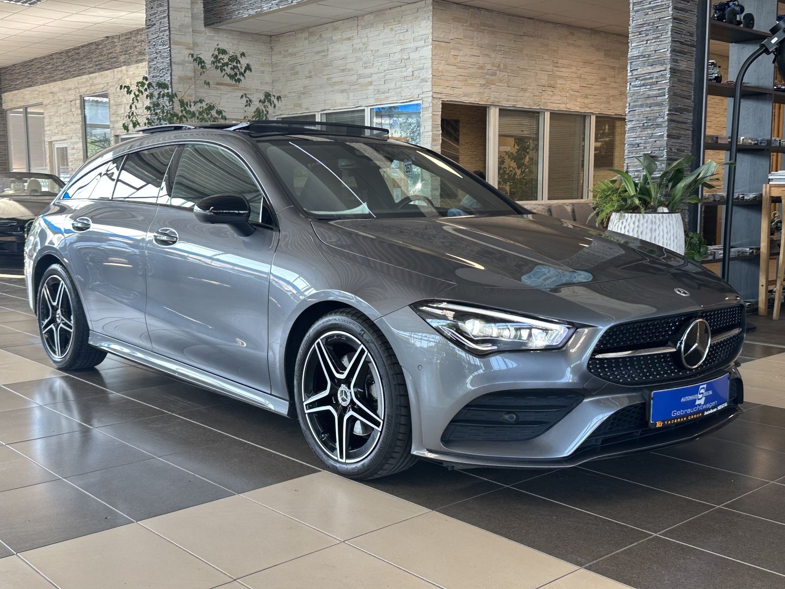 MERCEDES-BENZ CLA 220 Shooting Brake d AMG-Line Pano Leder ACC