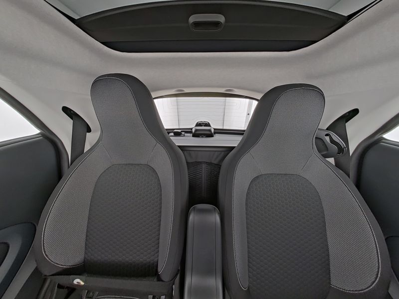 Fahrzeugabbildung Smart smart EQ fortwo Exclusive*Kamera*Media*LED*22kW*