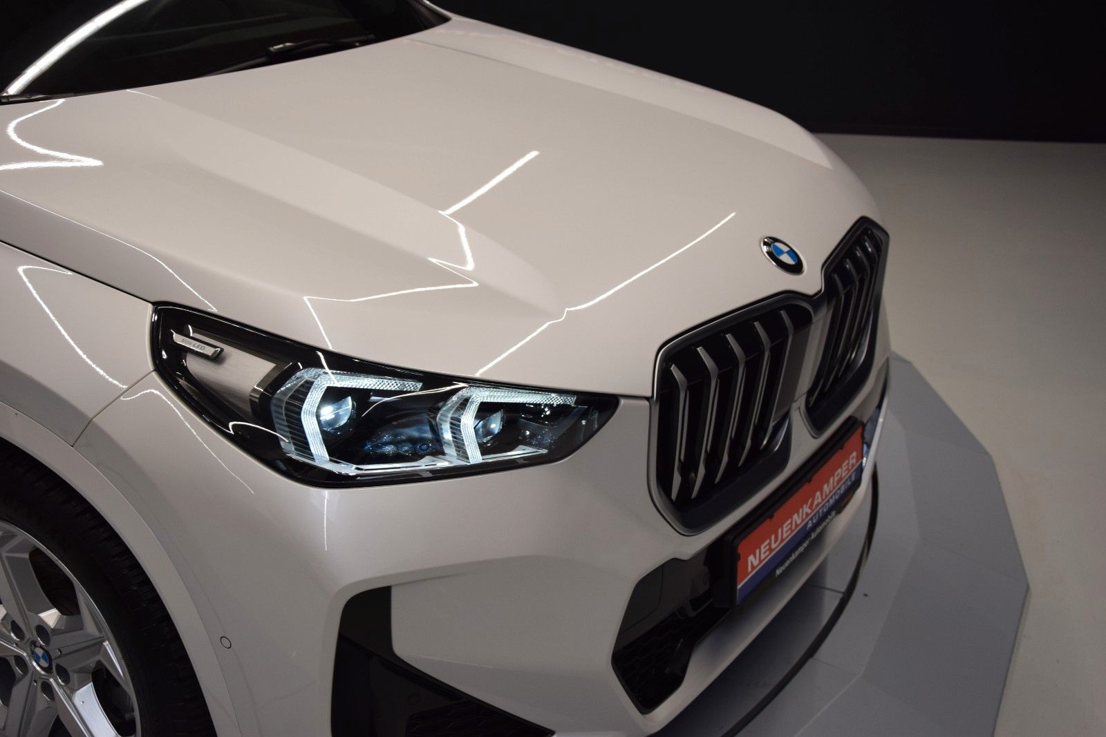 Fahrzeugabbildung BMW X1 18 i sDrive M Sport Pano LED Leder h/k Memory