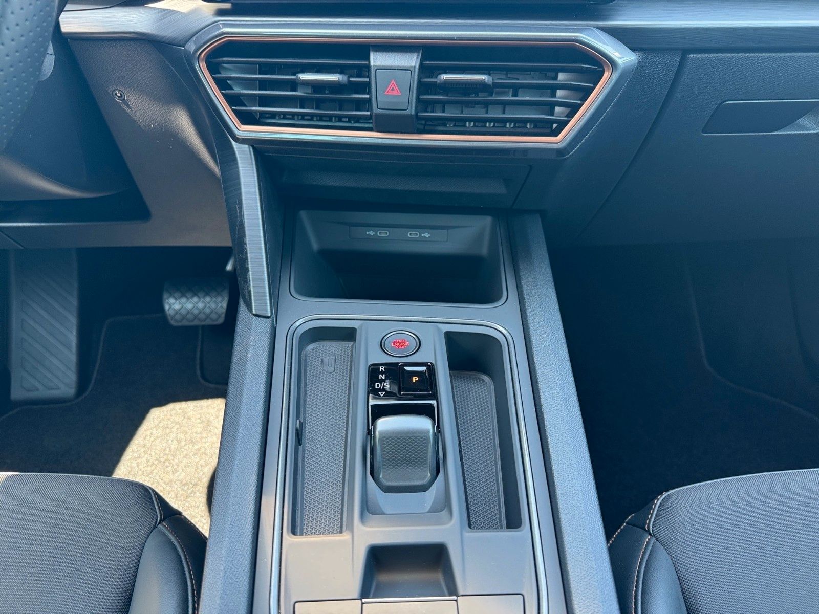 Fahrzeugabbildung CUPRA Leon 1.5 eTSI