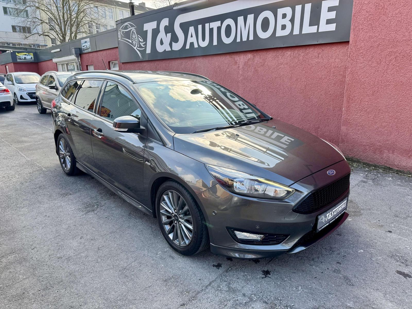 Ford Focus Kombi ST-Line ( Zahnriemen Service Tüv Neu