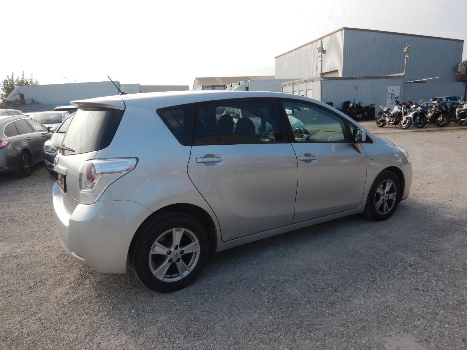 Toyota Verso 2011 — photo 16