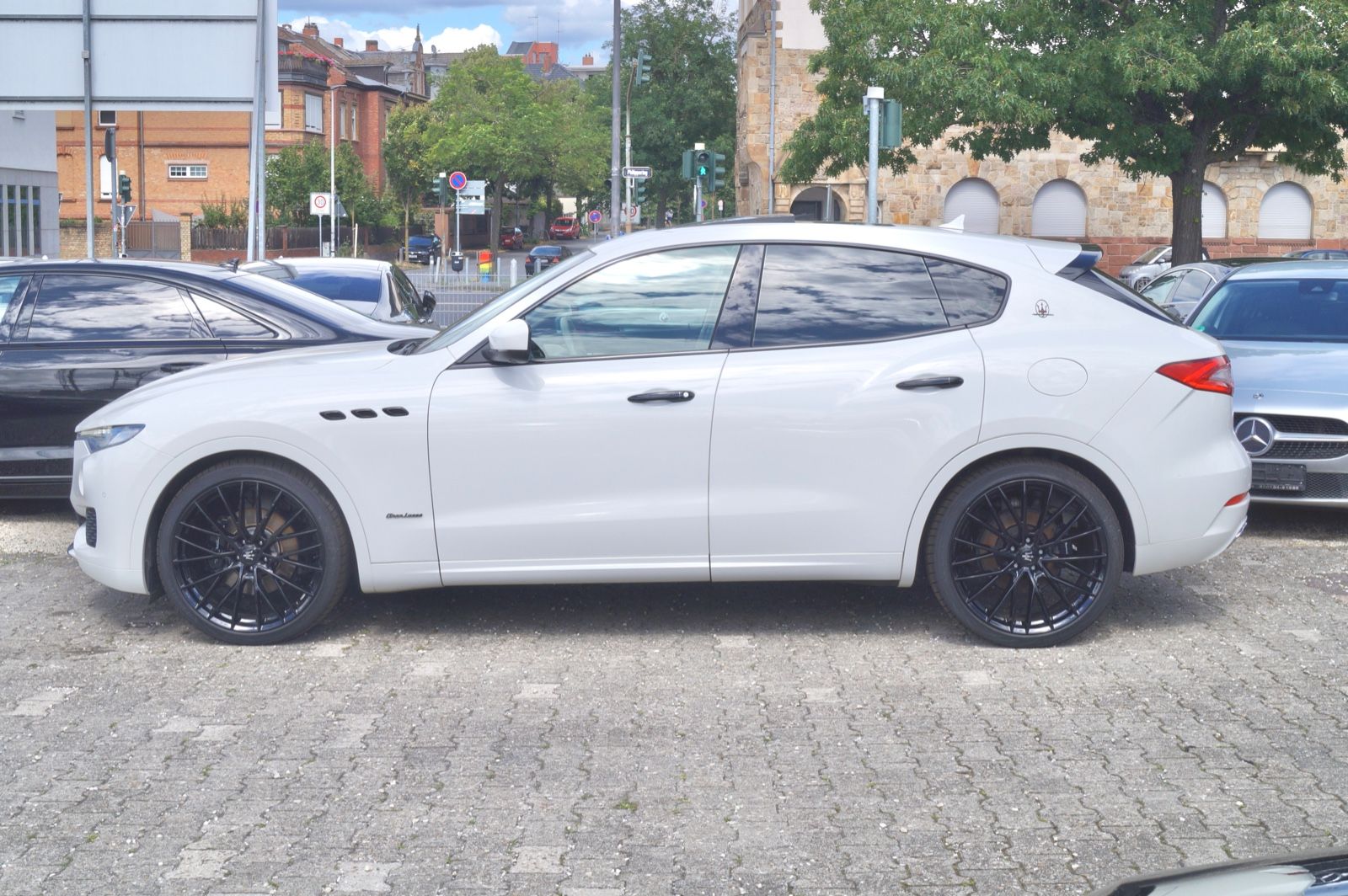 Fahrzeugabbildung Maserati LEVANTE GRAN LUSSO S Q4*MOD.2018+PANO+22`LM*