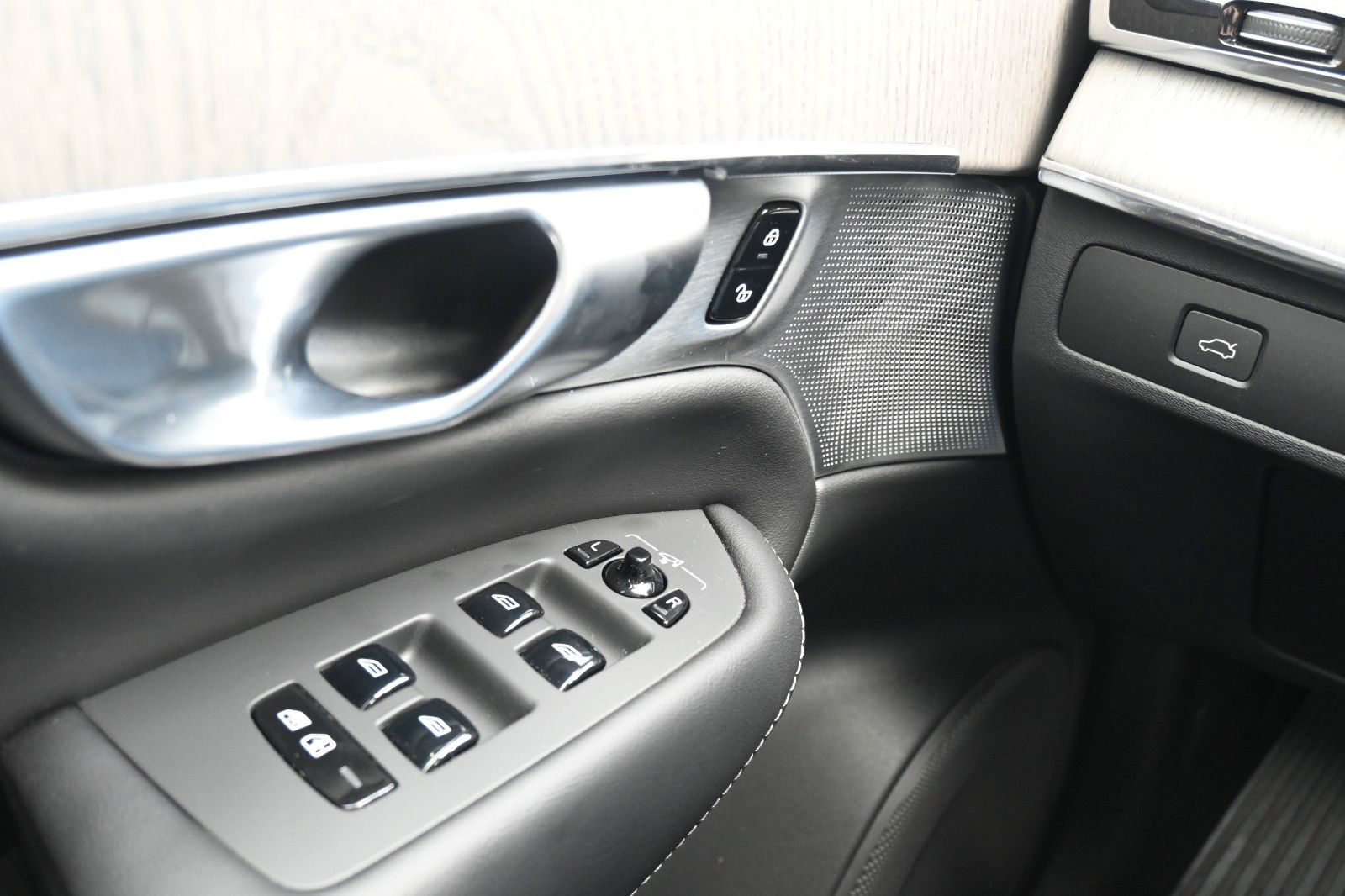 Fahrzeugabbildung Volvo XC90 B5 Ultimate Bright AWD MASS*LUFT*BW*HUD*AHK