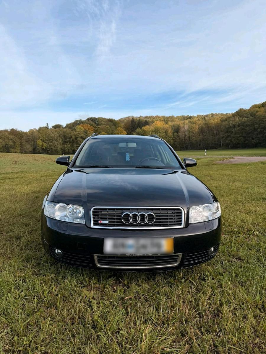 Audi A4 2004 — rear view