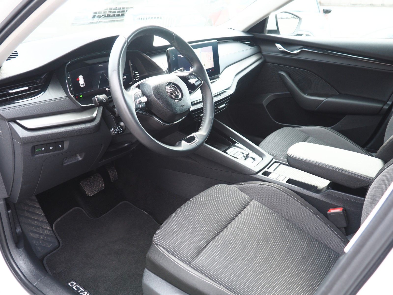 Skoda OCTAVIA Ambition*LED*CARPLAY*SHZ*Lenk.Hz.TEMP* foto 5