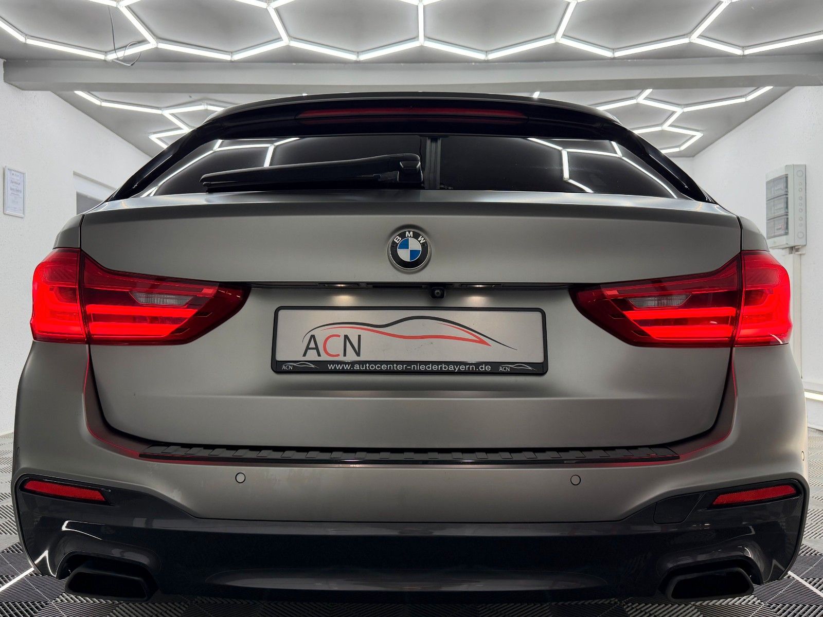 Fahrzeugabbildung BMW 530 d xDrive M SPORT/LED/HuD/FROZEN LACKIERUNG