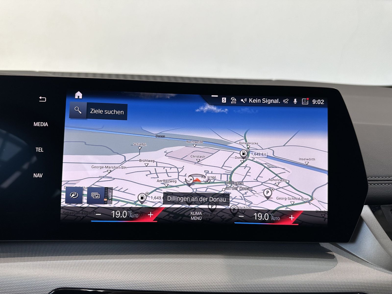 Fahrzeugabbildung BMW 218d Komfortzugang Apple CarPlay Parking Assista