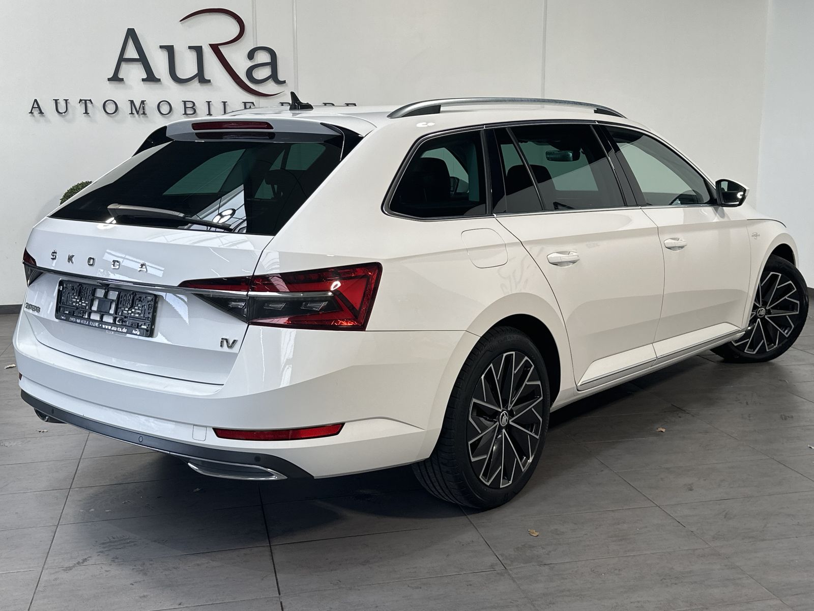 Fahrzeugabbildung SKODA Superb Combi 1.4 TSI iV L&K NAV+LED+KAMERA+VCOCK