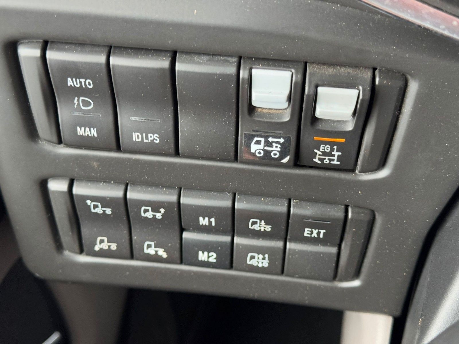 Fahrzeugabbildung Scania R580 V8 HMF 3220-K4 Kran Funk 66 t