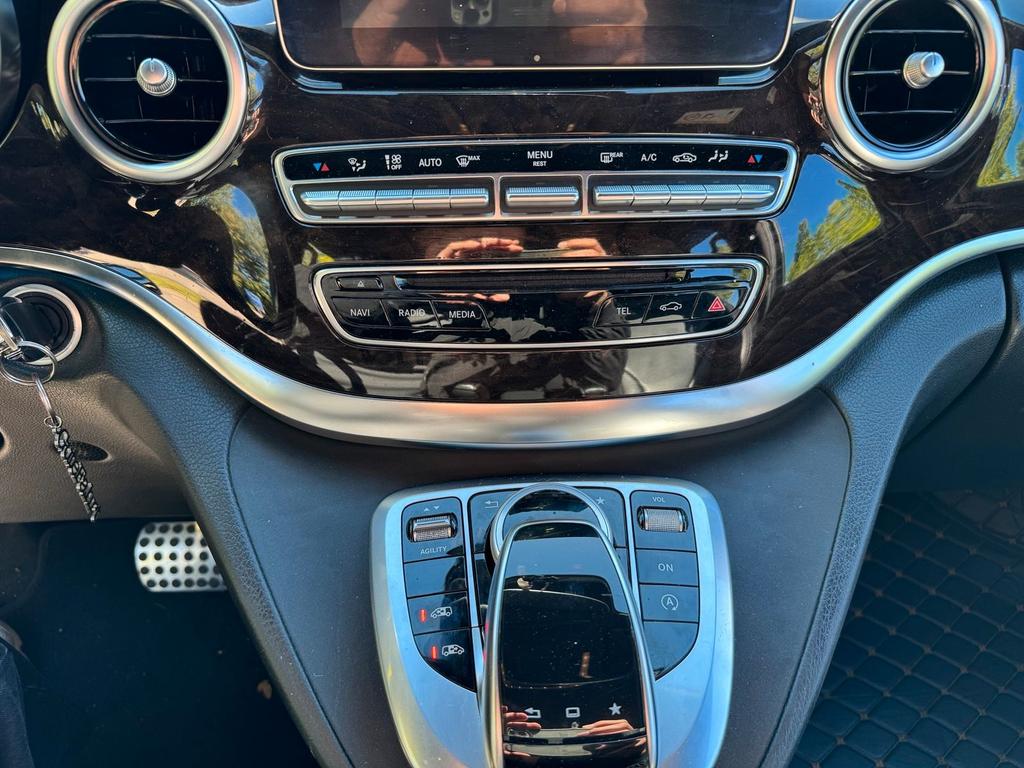 Mercedes-Benz V 220