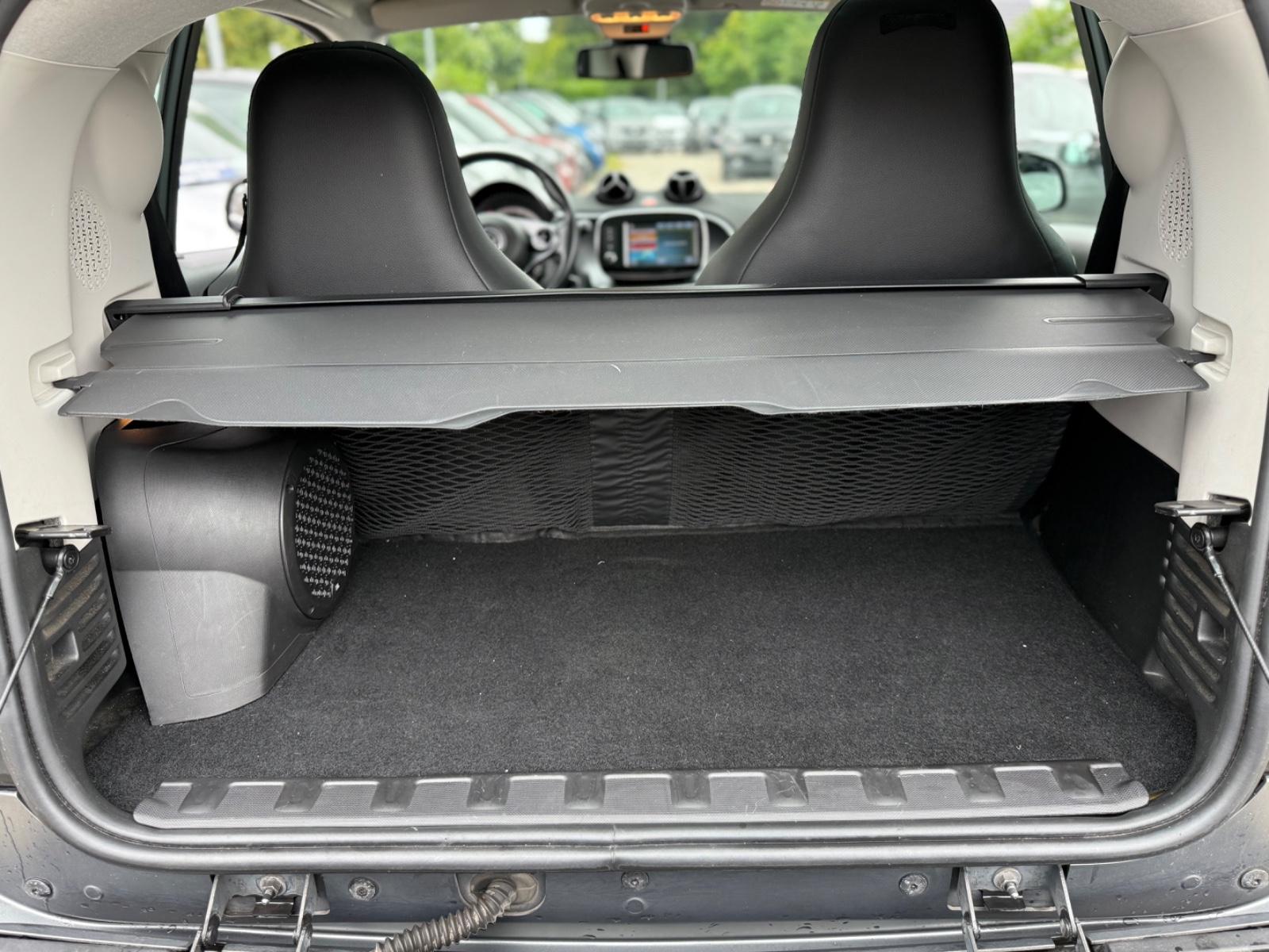 Smart ForTwo BRABUS*JBL*PANORAMA*KAMERA*NAVI*AMBIENTE*