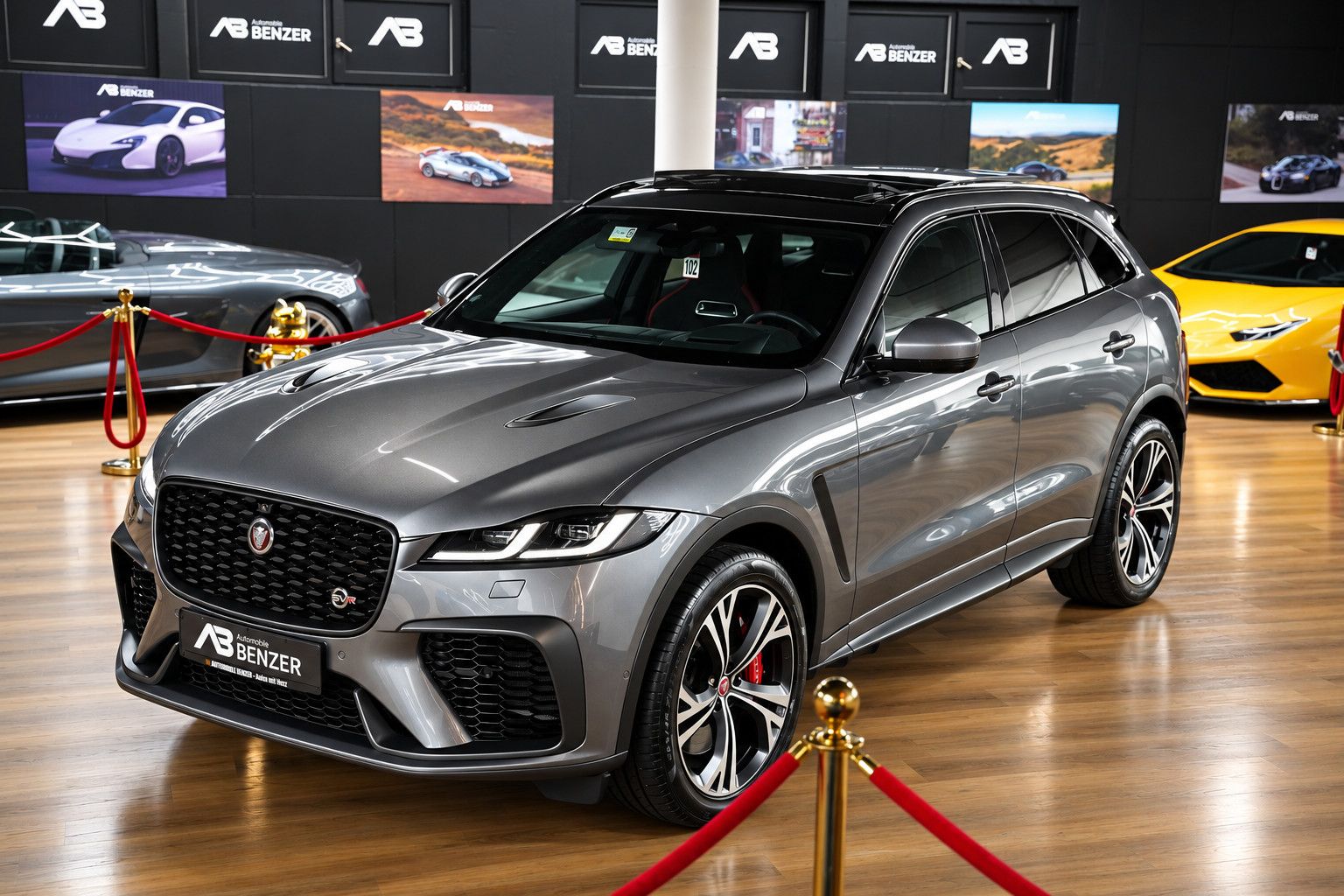 Fahrzeugabbildung Jaguar F-Pace  SVR /PANO/MERIDIAN/HUD/360°KAM/MEMORY