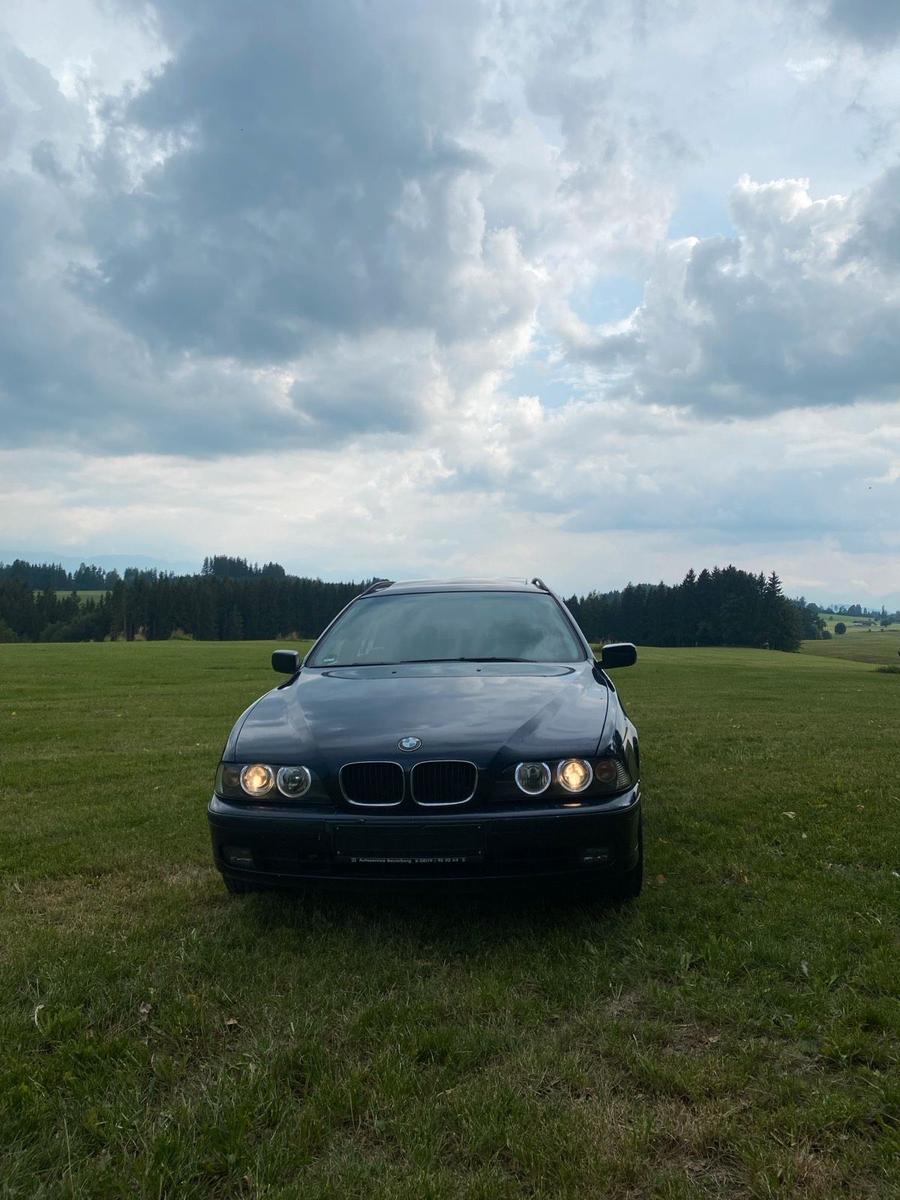 BMW 523