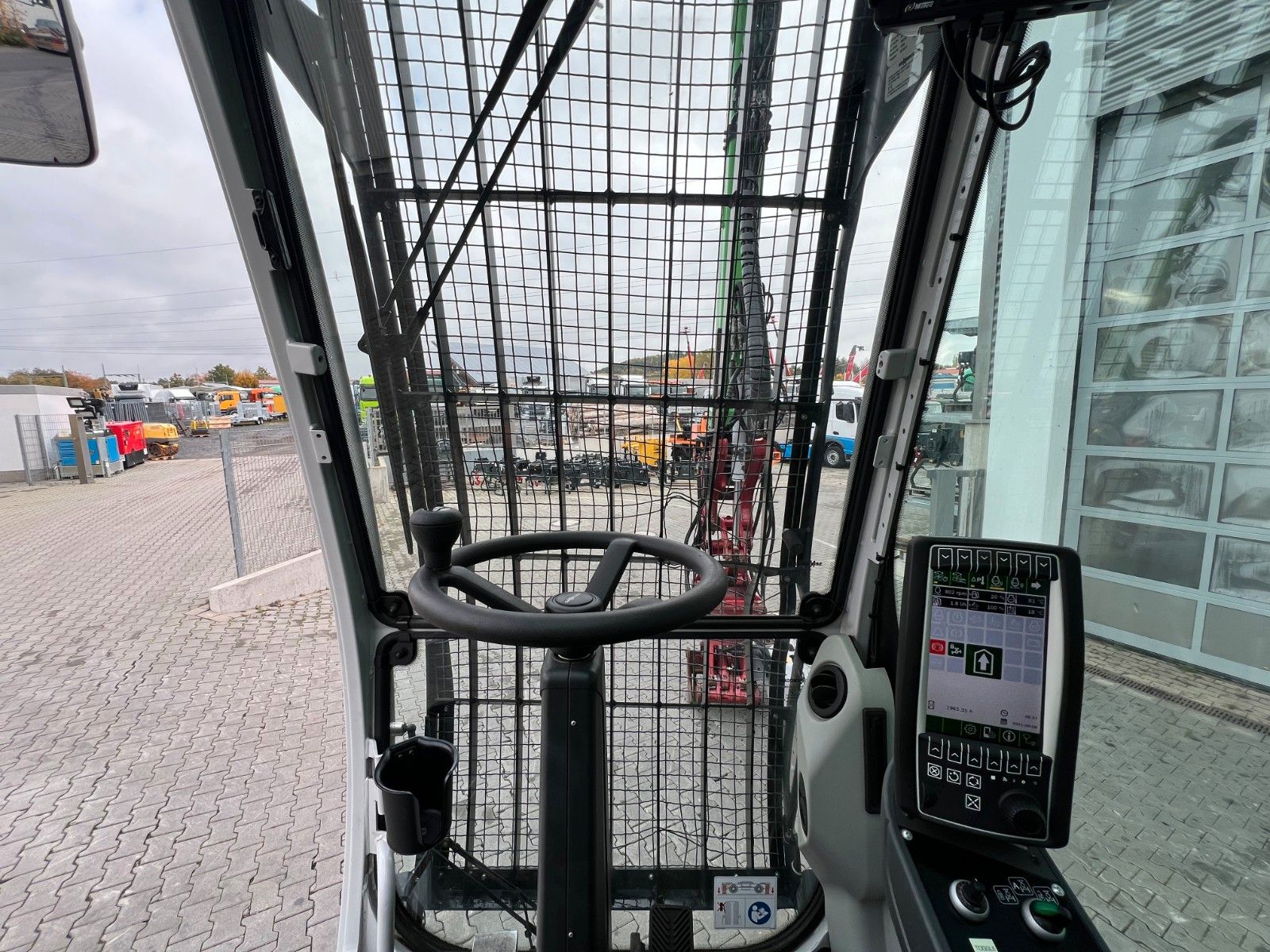 Fahrzeugabbildung Sennebogen 718 / inkl. Vosch Fällzange / nur 1.965h!