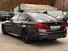 Fahrzeugabbildung M550 i xDrive LED HUD H&K KAM PANO